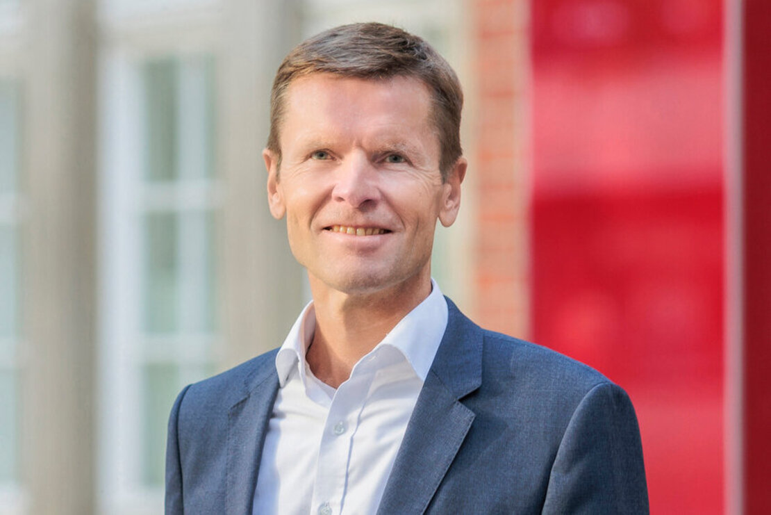 Das Bild zeigt den hkk-Vorstand Michael Lempe.