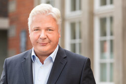 Das Bild zeigt den stellvertretenden hkk-Vorstand Lutz Trey.