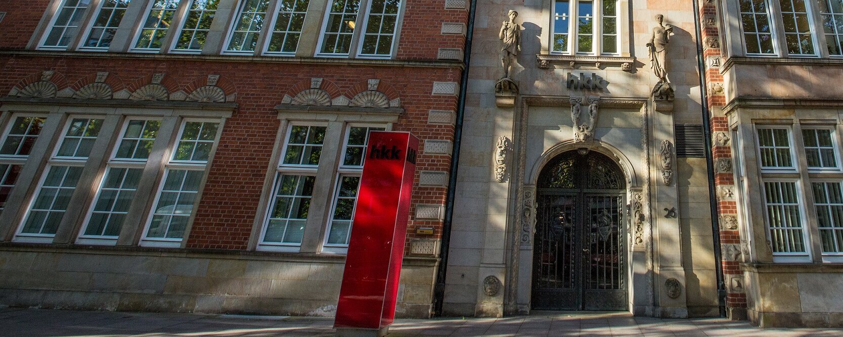 Auf dem Bild ist das Gebäude der hkk Handelskrankenkasse.