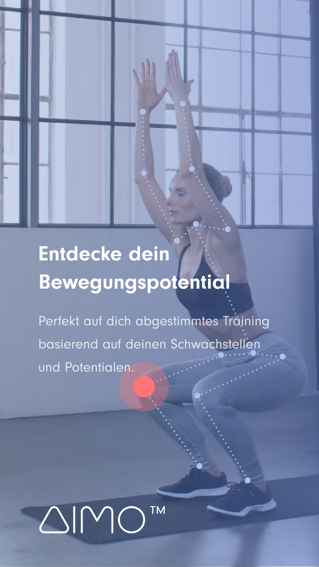 Ein Screenshot der App AIMO mit einer Frau, die eine Übung ausführt.