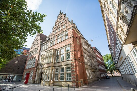 Auf dem Foto ist das Gebäude der hkk Handelskrankenkasse.