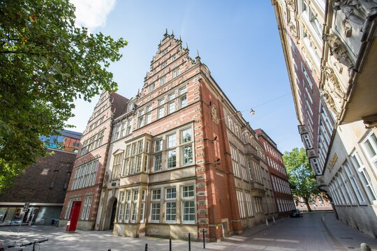 Auf dem Foto ist das Gebäude der hkk Handelskrankenkasse.