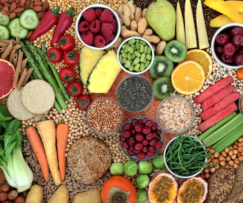 Sammlung von Früchten, Gemüse, Nüsse, Hülsenfrüchte etc.