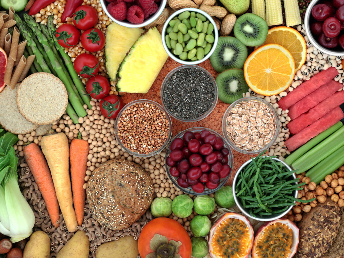 Sammlung von Früchten, Gemüse, Nüsse, Hülsenfrüchte etc.