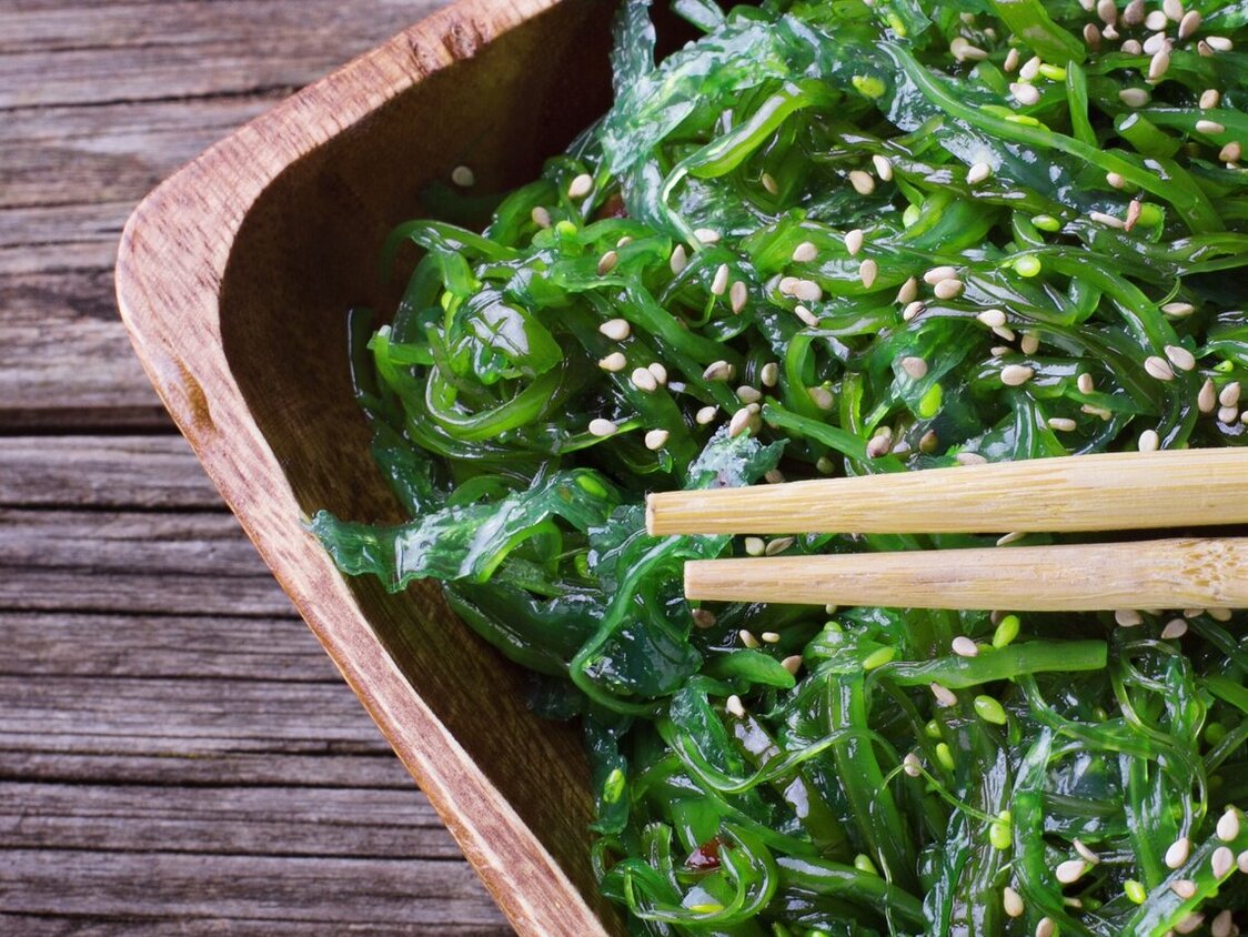 Algen mit Essstäbchen