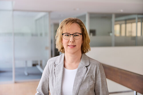 Portraitbild von Sabine Oltmann.