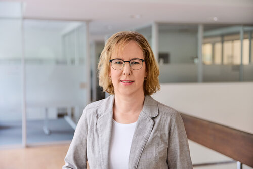 Portraitbild von Sabine Oltmann.