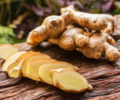 Ingwer geschnitten und am Stück