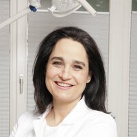 Dr. Yael Adler - Dermatologin und Ernährungsmedizinerin