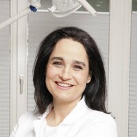 Dr. Yael Adler - Dermatologin und Ernährungsmedizinerin
