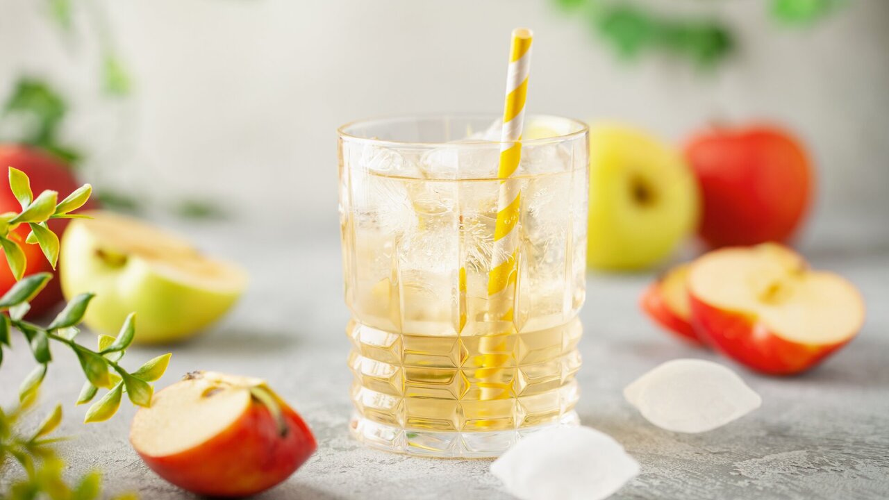 Apfelschorle mit Eis