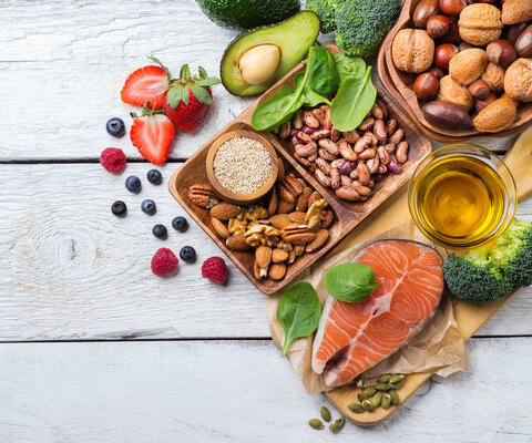 Früchte, Nüsse, Lachs, Avocado, Hülsenfrüchte